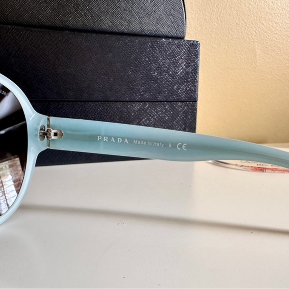 S⭕️LD Prada Sunglasses - Picture 4 of 13